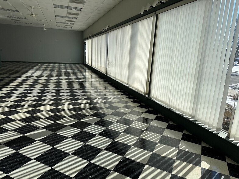 More Photos Of 205 E Green St, Clinton Storefront For Sale