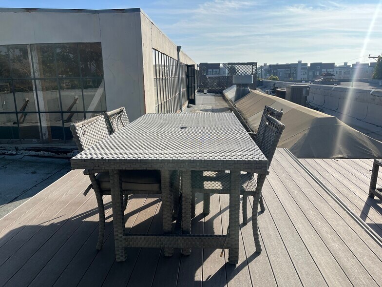 More Photos Of 1175-1195 Park Ave, Emeryville Showroom For Lease