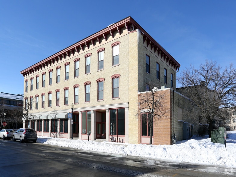 More Photos Of 701-703 N 8th St, Sheboygan Office For Lease