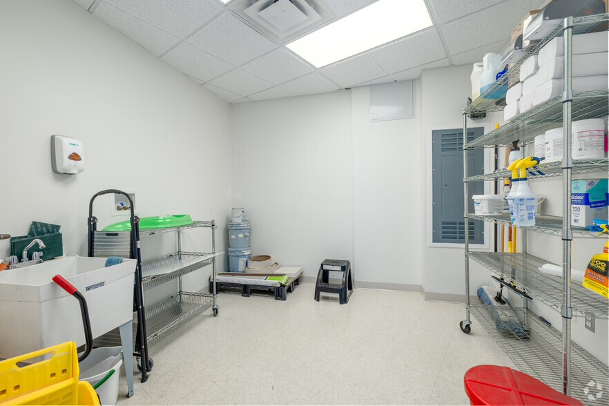 More Photos Of 6020 Meadowridge Center Dr, Elkridge Medical For Lease