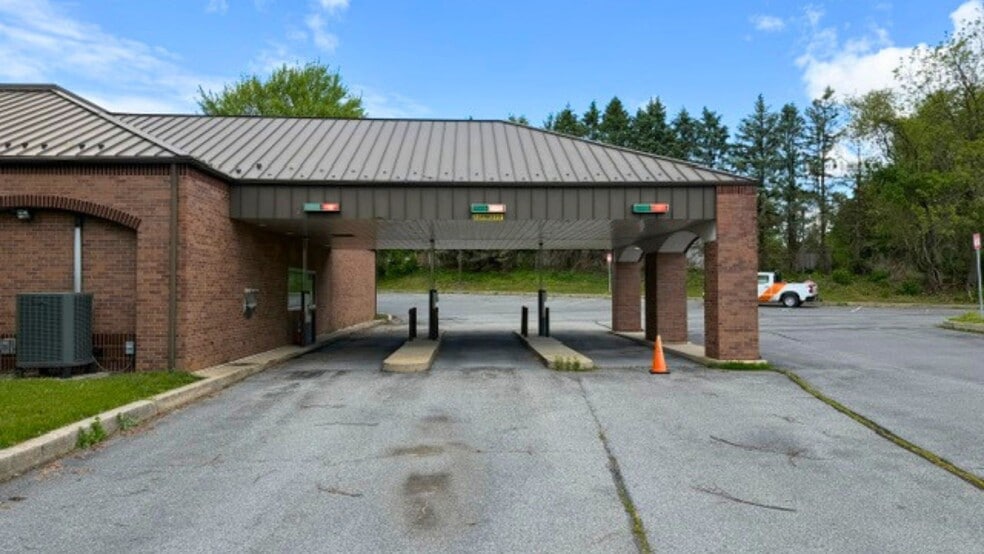 More Photos Of 1995 Brookside Rd, Macungie Bank For Lease