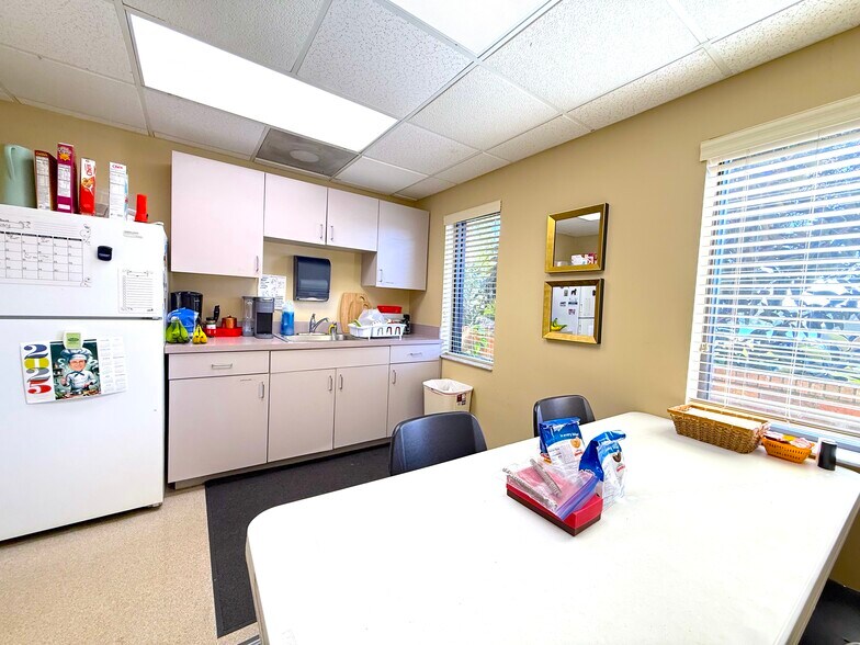 More Photos Of 3861 Oakwater Cir, Orlando Medical For Sale