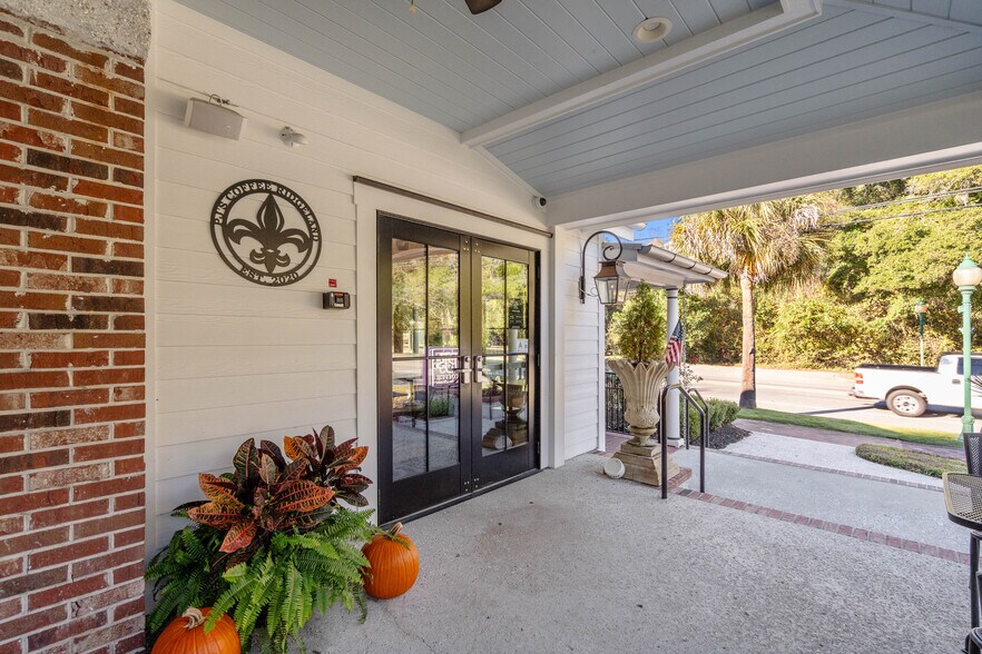 More Photos Of 8026 E Main St, Ridgeland General Retail For Sale