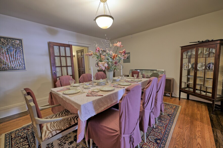 More Photos Of 511 Warren St, Hudson Storefront Retail Residential For Sale