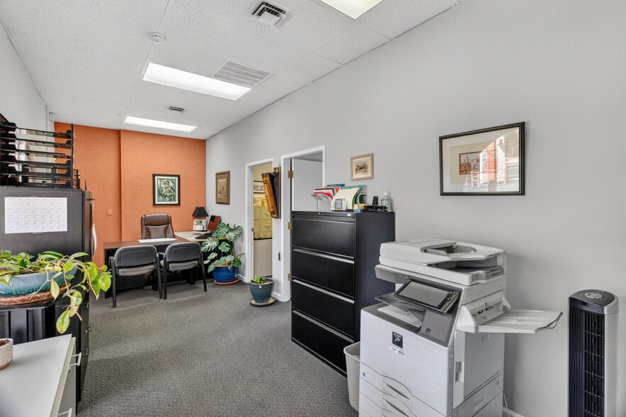 More Photos Of 400 Nevada Way, Boulder City General Retail For Sale