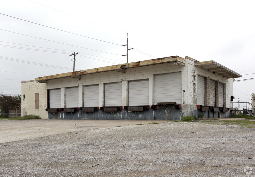 More Photos Of 74 N Darlington Ave, Tulsa Truck Terminal For Lease