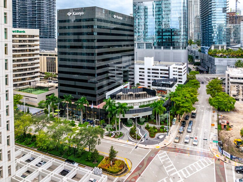 Primary Photo Of 800 Brickell Ave, Miami Office Residential For Lease