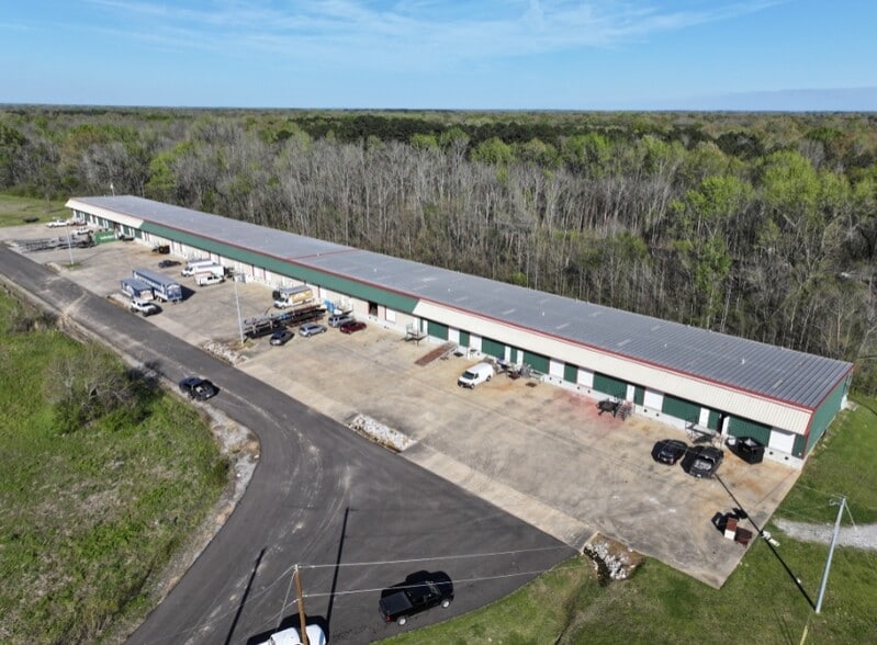 More Photos Of 644 Church Rd, Madison Warehouse For Lease