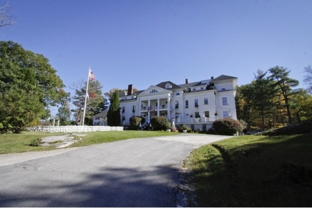 More Photos Of 104-106 Sharon Rd, Lakeville Hotel For Sale