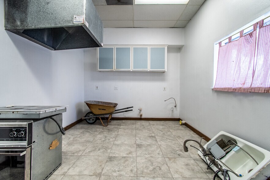 More Photos Of 4929 Everhart Rd, Corpus Christi Freestanding For Sale