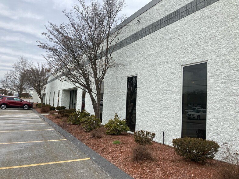 More Photos Of 35 Dunham Rd, Billerica Warehouse For Lease