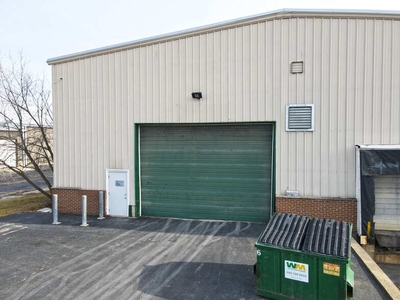 More Photos Of 701 Sunset Dr, Round Lake Warehouse For Lease