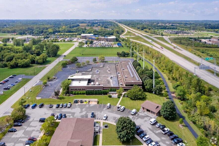 More Photos Of 1451 McMahon Dr, Neenah Office For Lease