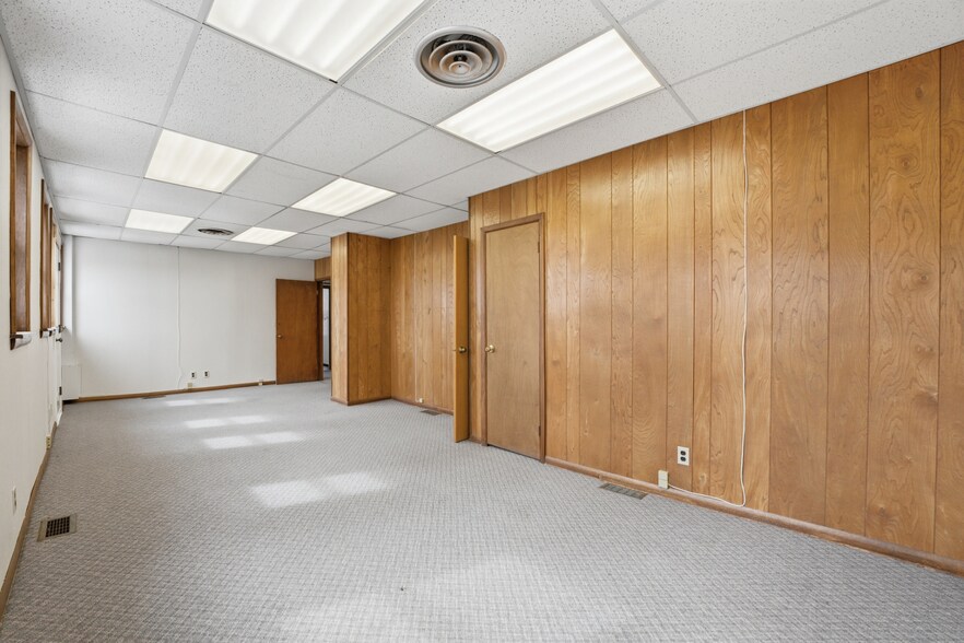 More Photos Of 29 Jarvis St, Fort Erie Office For Sale