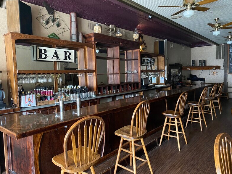 More Photos Of 33 N Washington St, Berkeley Springs Restaurant For Sale