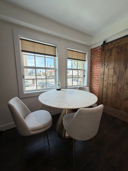 More Photos Of 390 E Walnut St, Pasadena Office For Sale