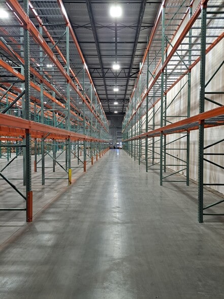 More Photos Of 4030 Deerpark Blvd, Elkton Warehouse For Lease
