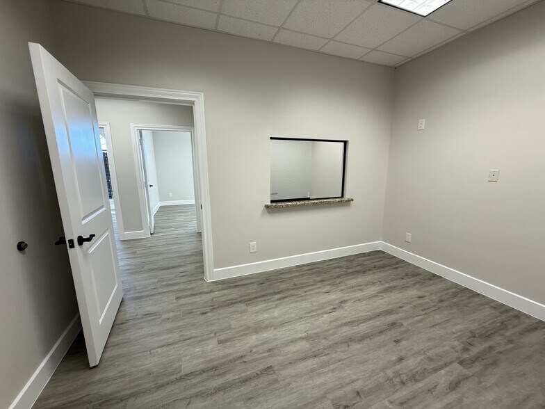 More Photos Of 7115 FM 2920, Spring Unknown For Lease