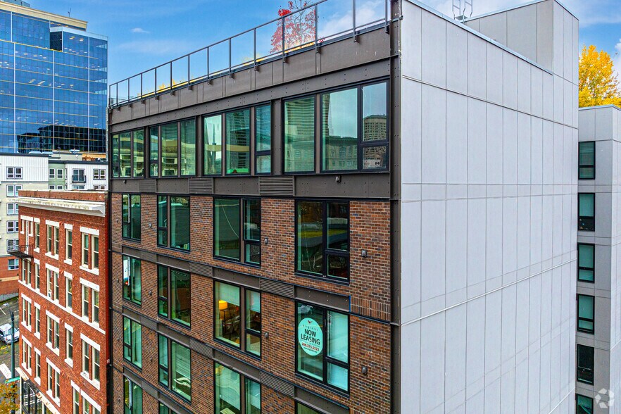 More Photos Of 206 5th Ave S, Seattle Apartments For Lease