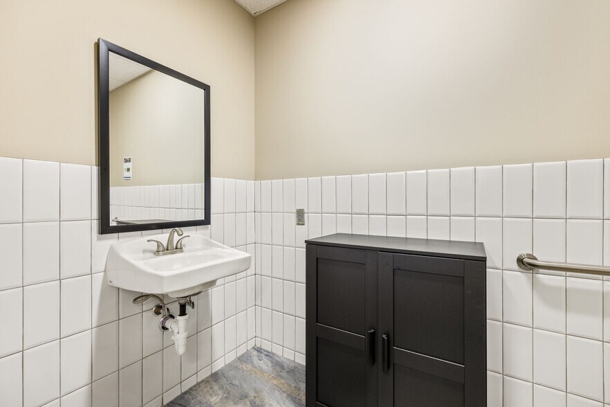 More Photos Of 1441 I-45 Hwy, Conroe Medical For Sale