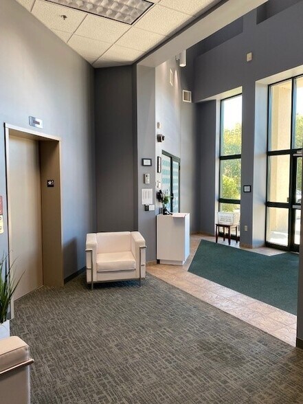 More Photos Of 1275 Park East Dr, Woonsocket Light Distribution For Lease