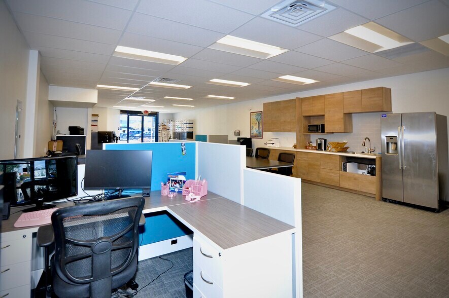 More Photos Of 9520 Padgett St, San Diego Light Manufacturing For Lease