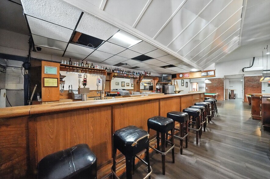 More Photos Of 105 Main St, Jackson Bar For Sale