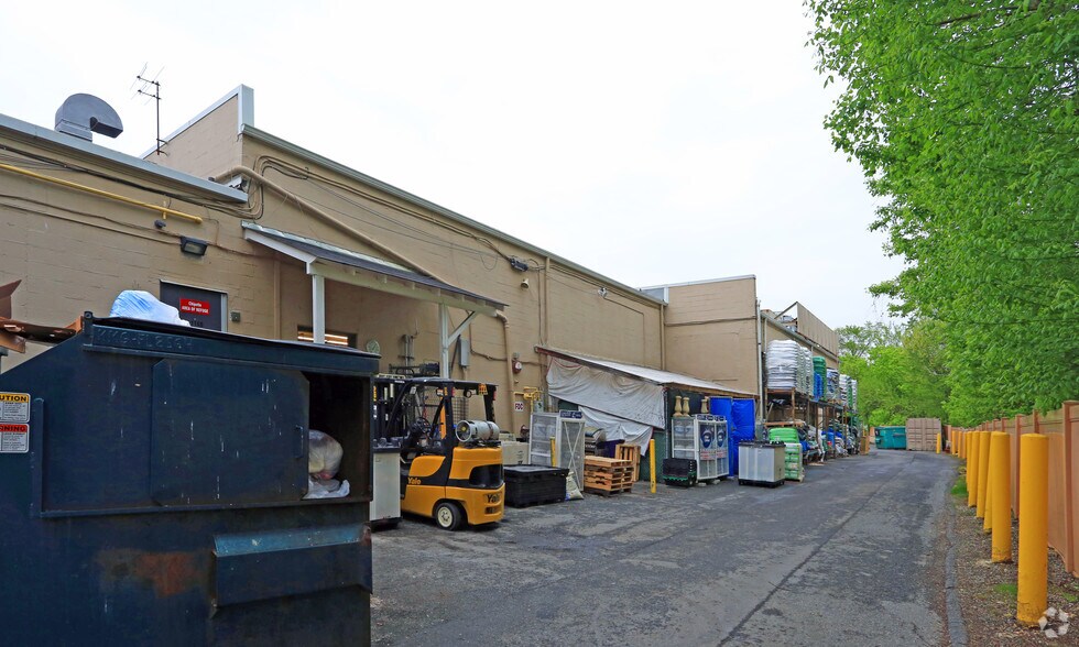 More Photos Of 10100-10154 River Rd, Potomac General Retail For Sale