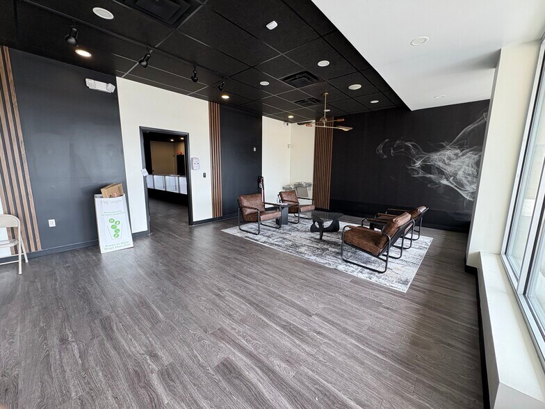 More Photos Of 114-138 E North Ave, Belton General Retail For Lease