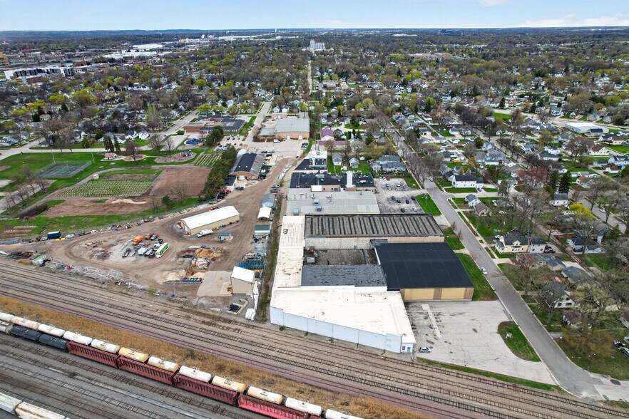 More Photos Of 1132 Lincoln St, Green Bay Warehouse For Sale