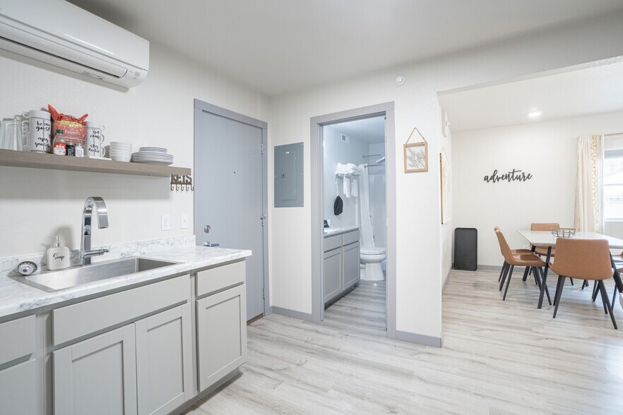 More Photos Of 632 Mount Rushmore Rd, Custer Specialty For Sale