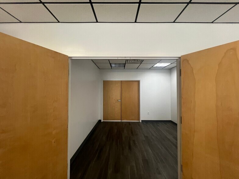 More Photos Of 10330 Chedoak Ct, Jacksonville Light Distribution For Sale