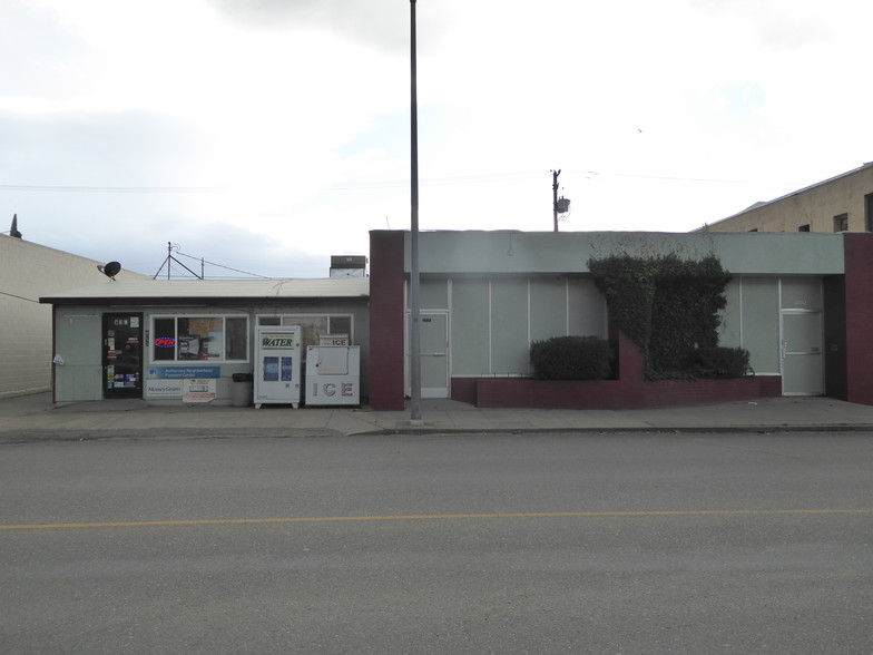 Primary Photo Of 413 5th St, Arbuckle Supermarket For Sale