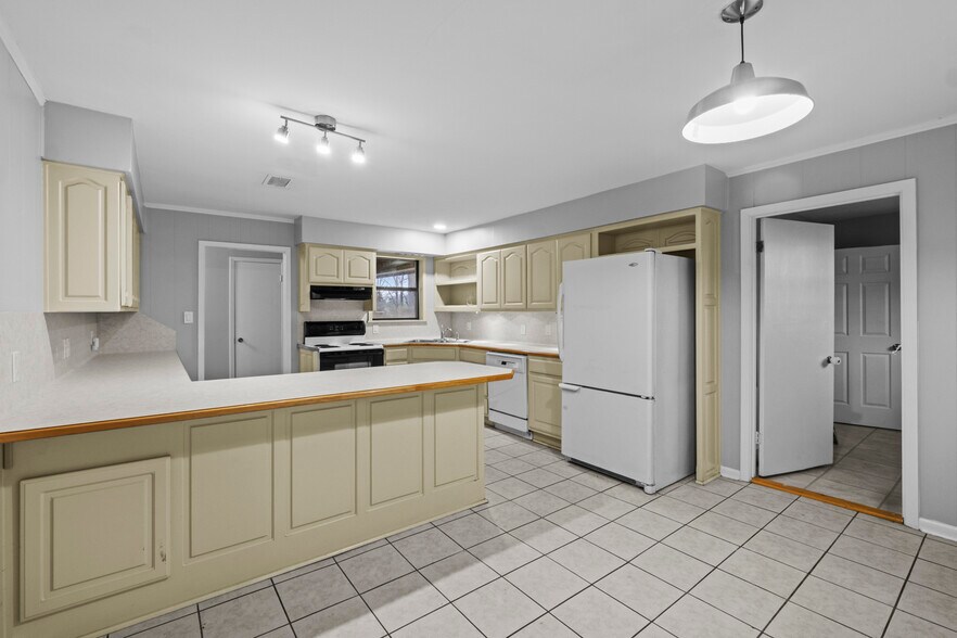 More Photos Of 1306 N Lemon St, Beebe Office For Sale