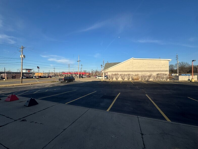 More Photos Of 13425 Snow Rd, Brook Park Freestanding For Lease