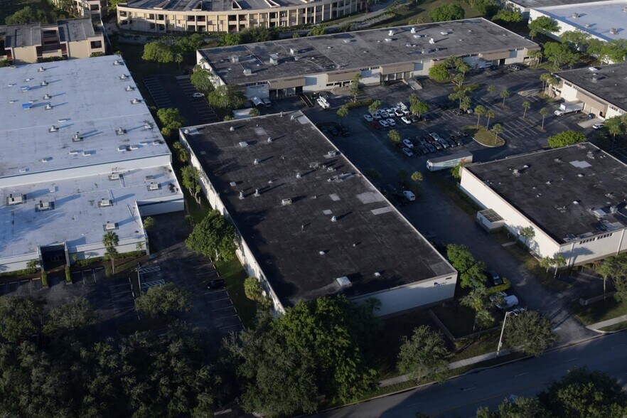 More Photos Of 5800 Miami Lakes Dr, Miami Lakes Warehouse For Lease