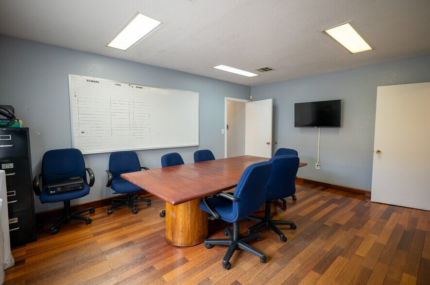 More Photos Of 2023 S Bon View Ave, Ontario Contractor Storage Yard For Sale