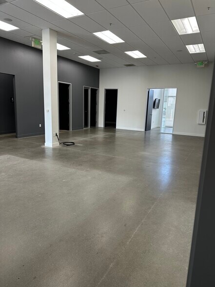 More Photos Of 9040 Brentwood Blvd, Brentwood Flex For Sale