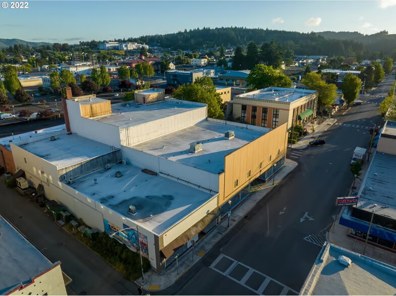 More Photos Of 181 Anderson Ave, Coos Bay Department Store For Sale
