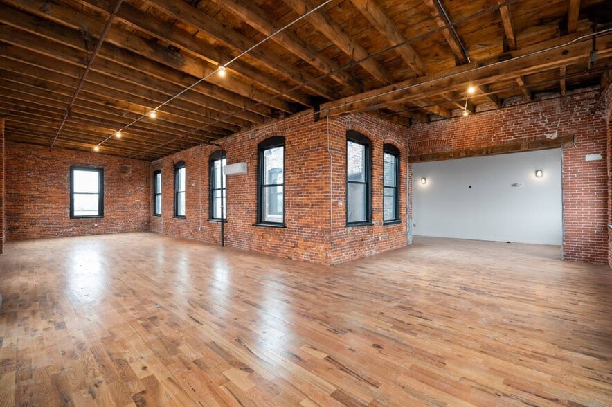 More Photos Of 207-229 42nd St, Brooklyn Warehouse For Lease