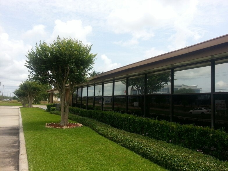 More Photos Of 13630 Beamer Rd, Houston Office For Lease