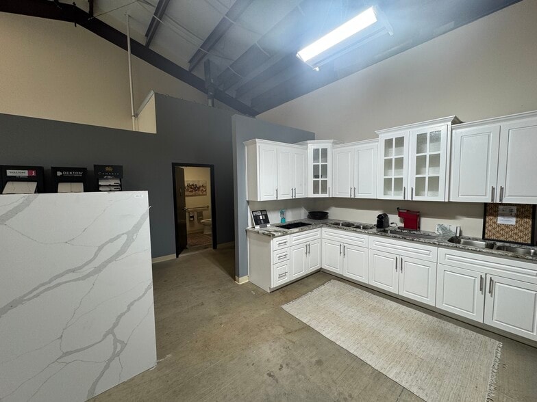 More Photos Of 1011 S Heatherwilde Blvd, Pflugerville Research And Development For Lease