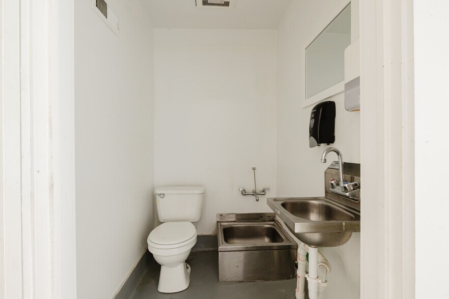 More Photos Of 323 Warren St, Hudson Storefront Retail Residential For Sale