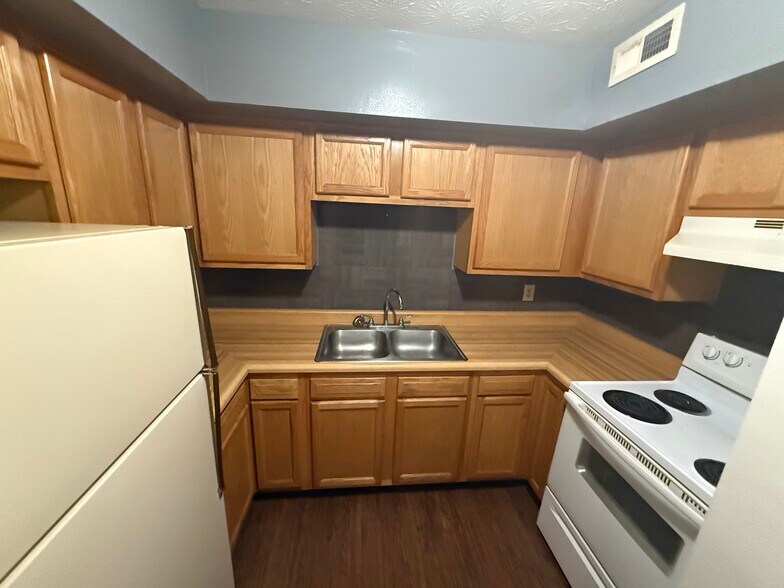 More Photos Of 77 Quail Holw, Inez Apartments For Sale
