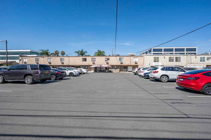 More Photos Of 3520 Long Beach Blvd, Long Beach Office For Sale