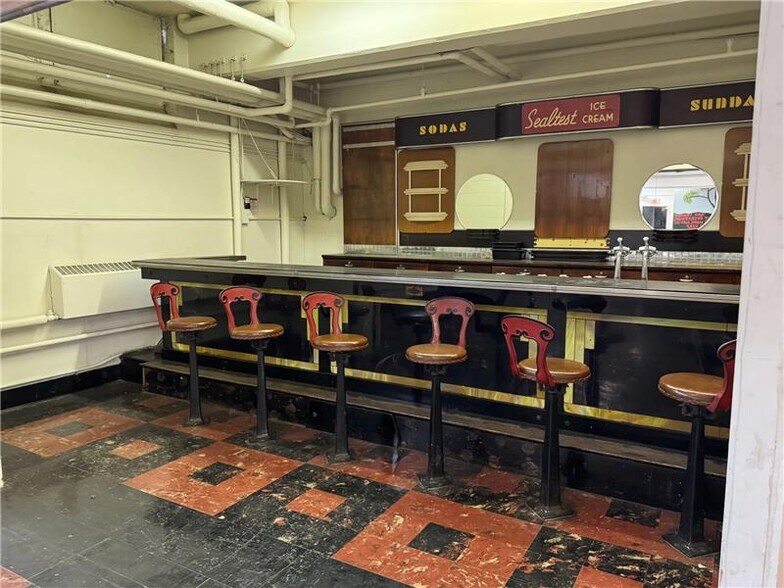 More Photos Of 89 E Genesee St, Auburn Flex For Sale