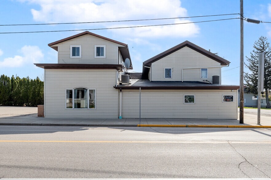 More Photos Of 504 Milwaukee St, Lomira Flex For Sale