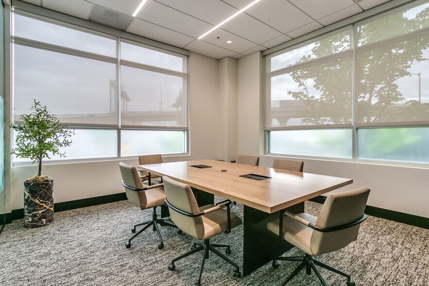 More Photos Of 2055 NW Savier St, Portland Office For Lease