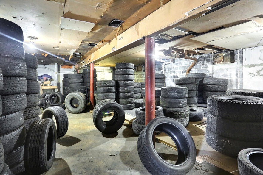 More Photos Of 1915 Lenox St, Harrisburg General Retail For Sale