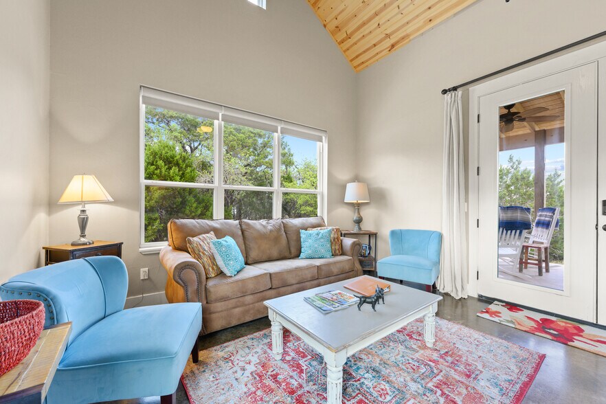 More Photos Of 7400 McGregor Ln, Dripping Springs Hotel For Sale